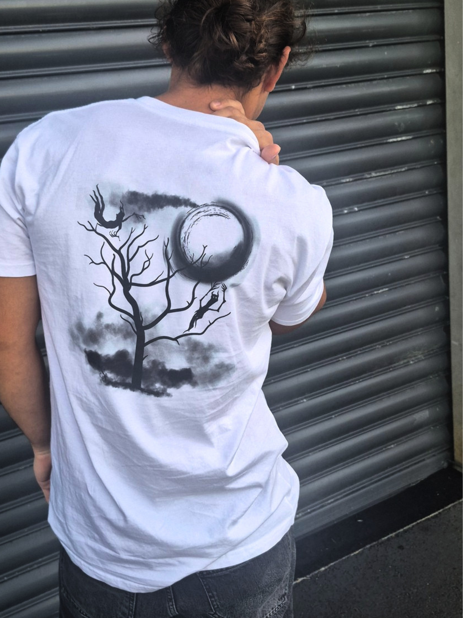 White tee with image